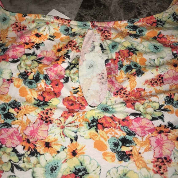 Loveappella Floral Blouse - Picture 4 of 5